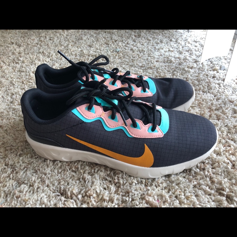 Brand new women Nike shoes